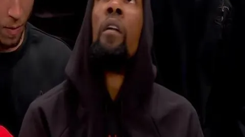 拜仁官方为诺伊尔庆生：Manu🎈，39岁生日快乐！